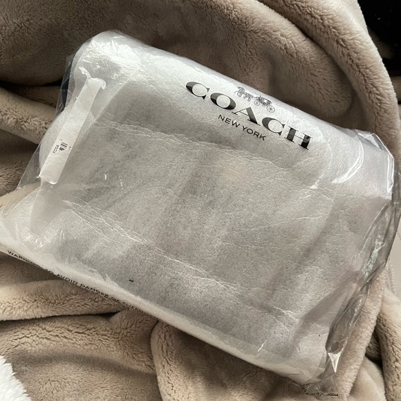 COACH mini Jamie Bag in signature - Picture 4 of 4